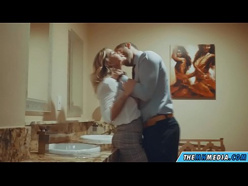 ❤️ Rehefa mamitaka anao ao amin'ny trano fidiovana ho an'ny besinimaro ny blonde be busty Super sex amin'ny mg.porno24-7.ru ️❤